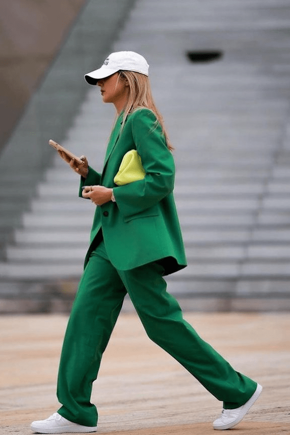 Calvin 黑白灰下岗了！2022春夏必穿蜂蜜绿！时髦高级，显白炸了！