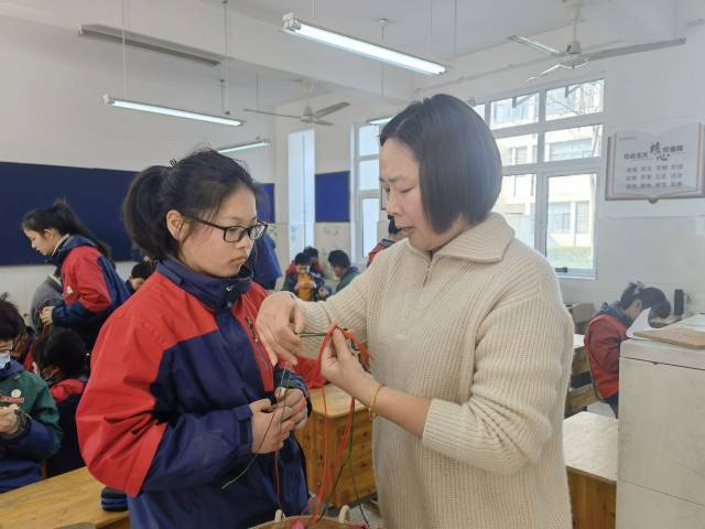 宁波镇海区 百名艺术家进校园丰富周六校园开放课程 服务 指导委员会 初中 宁波镇海区 百名艺术家进校园丰富周六校园开放课程 服务 指导委员会 初中