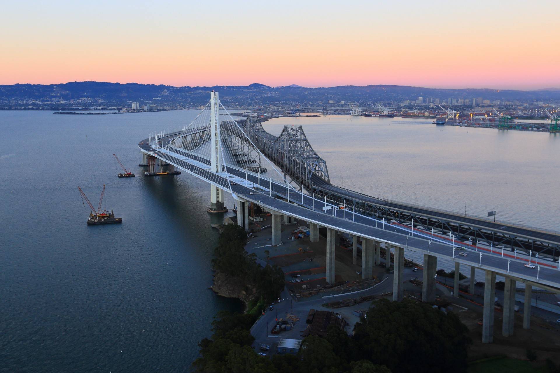 车水马龙的旧金山新海湾大桥,离不开一支中国团队