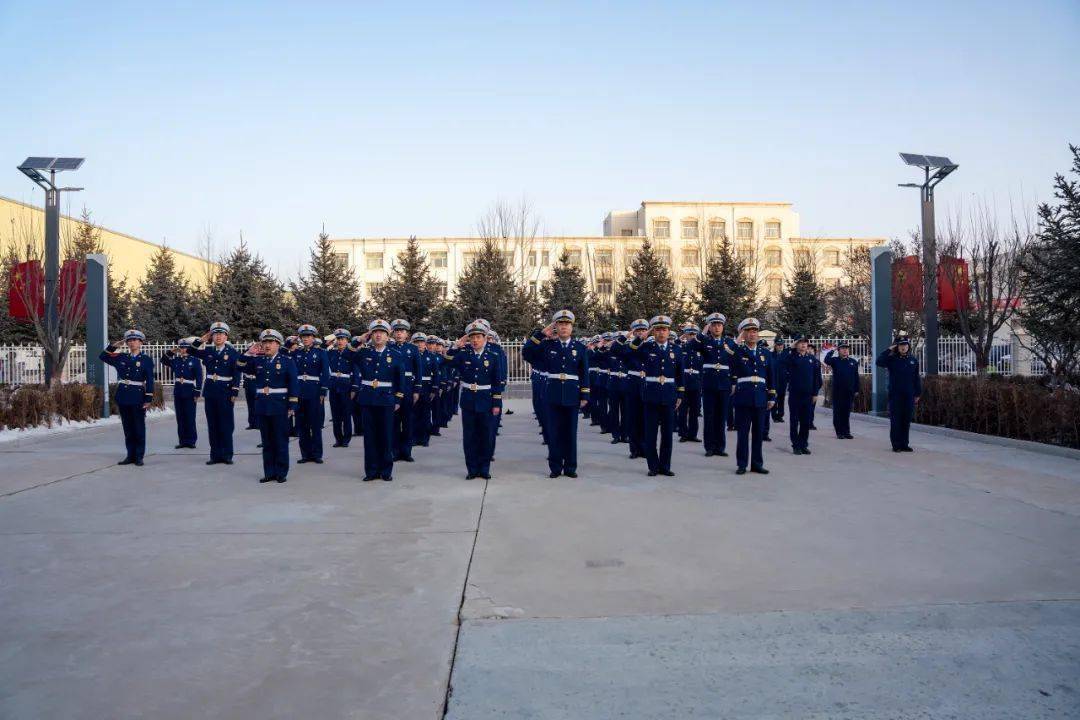 喜迎全国两会全力保安全固原支队举行3月份升国旗仪式暨国旗下的诵读