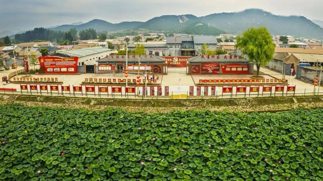 西樊各庄村位于平谷区峪口镇西北部,属于半山区村,西与顺义区,北与