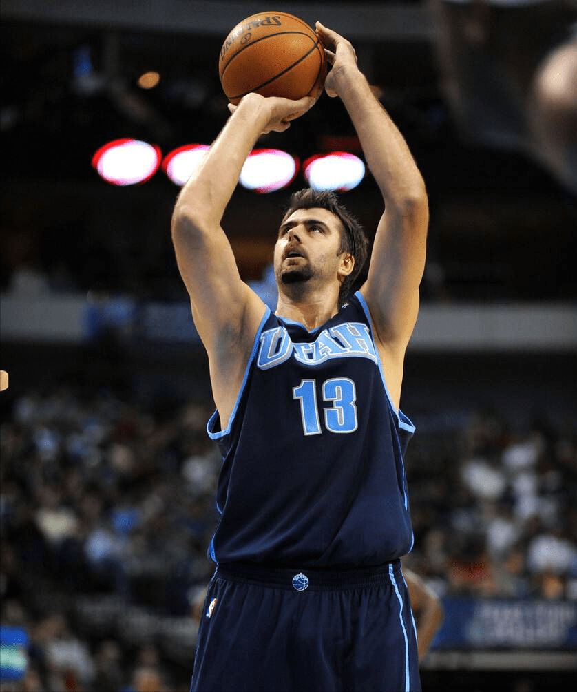 身为中锋却酷爱远投两次击败姚麦组合生不逢时的空间型奥库