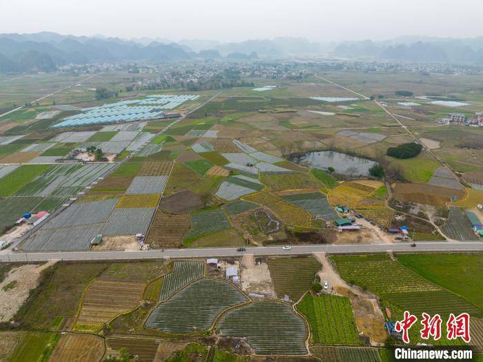 柳州|航拍“十大最美农村路”广西柳州市渡村至成团公路