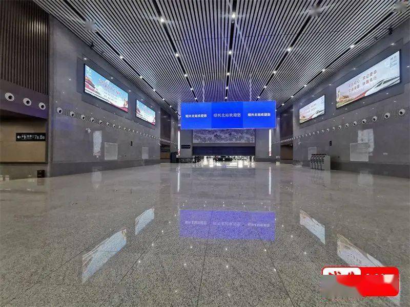 乘客在绍兴北站候车丢包想查监控却坏了竟然4天都没人修