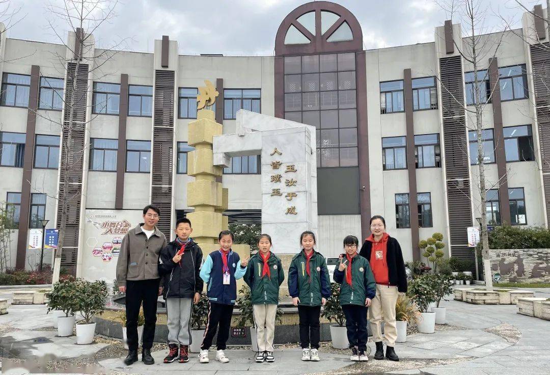 精神永驻薪火相传良渚第一小学35学雷锋纪念日活动