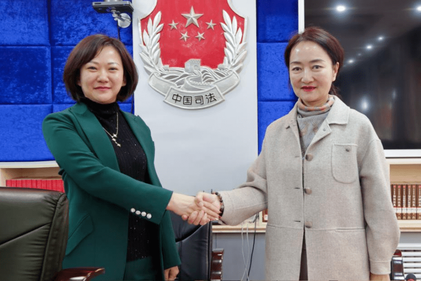 东胜区司法局联合东胜区工商联与企业代表召开迎接二