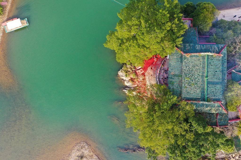 浮山寺|航拍广西贺州浮山寺 遗世独立如“玉印浮江”