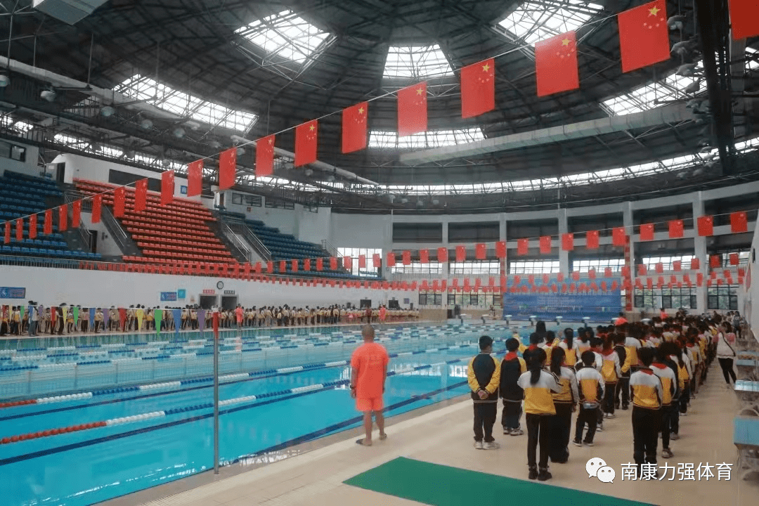 先行先试|我市南康区试点启动中小学生游泳教育_体育_区政府_刘显