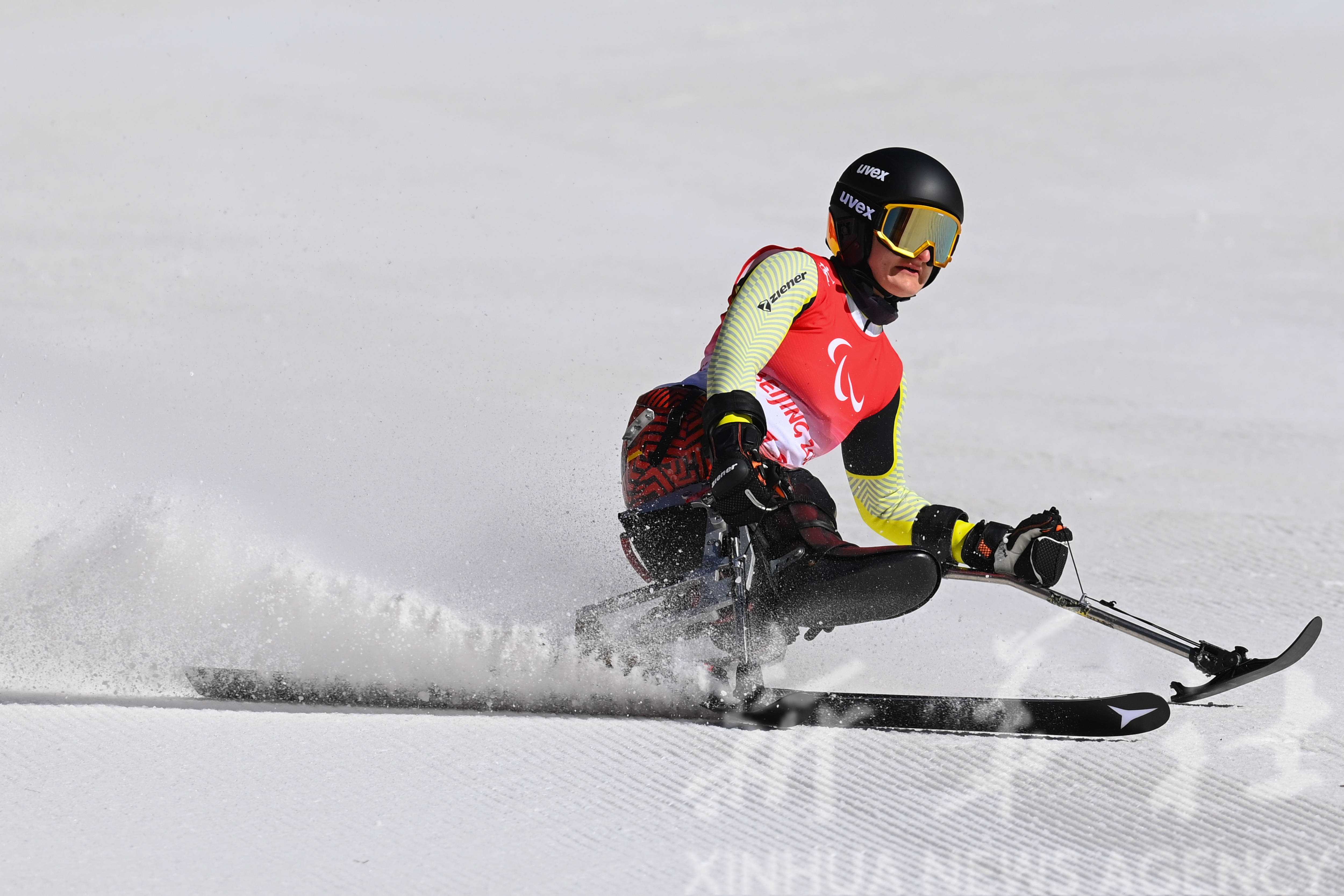 残奥高山滑雪女子滑降赛况