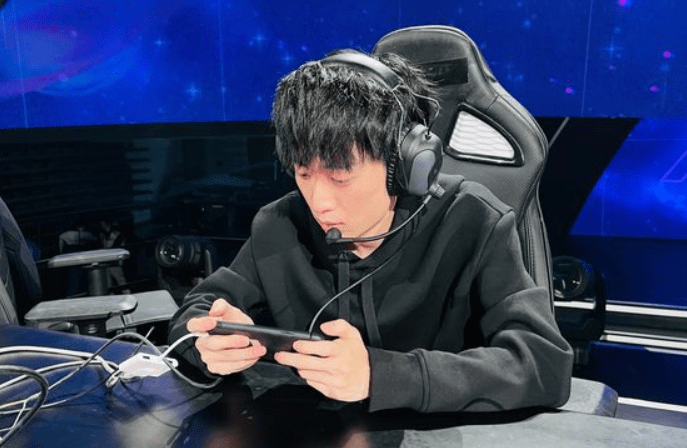 单排一百连胜,这个成就放在普通玩家身上基本想都不敢想,因为王者荣耀