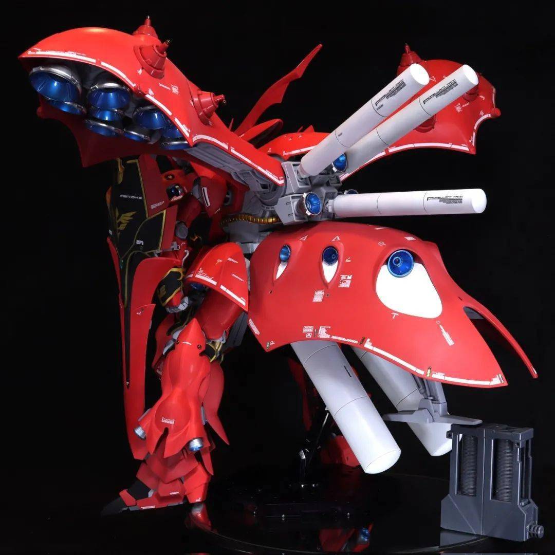 两台红色机的融合hg夜莺mg新安洲