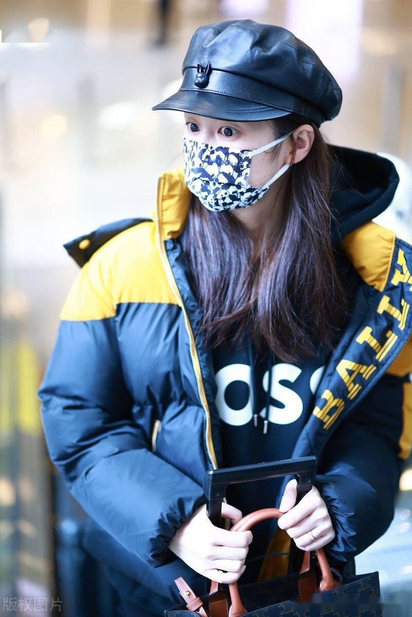 2022年3月7日,上海,颖儿机场街拍.