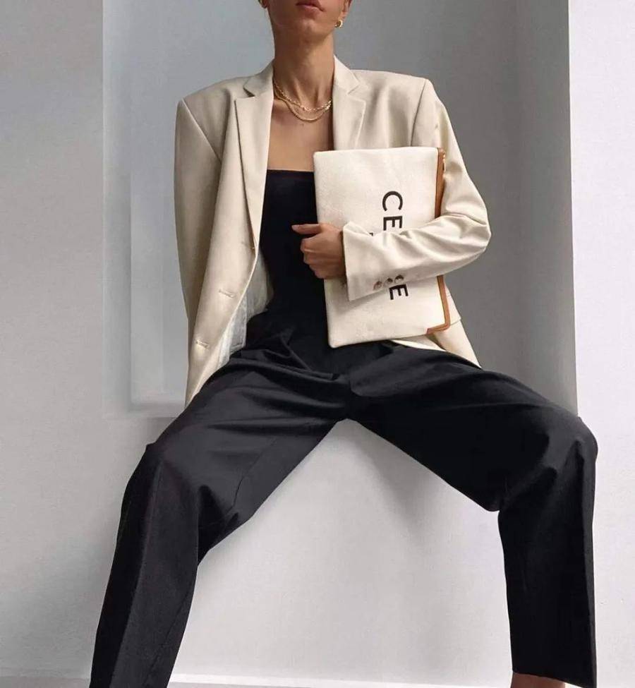 Susie 为什么衣柜那么满，却还是没衣服穿？