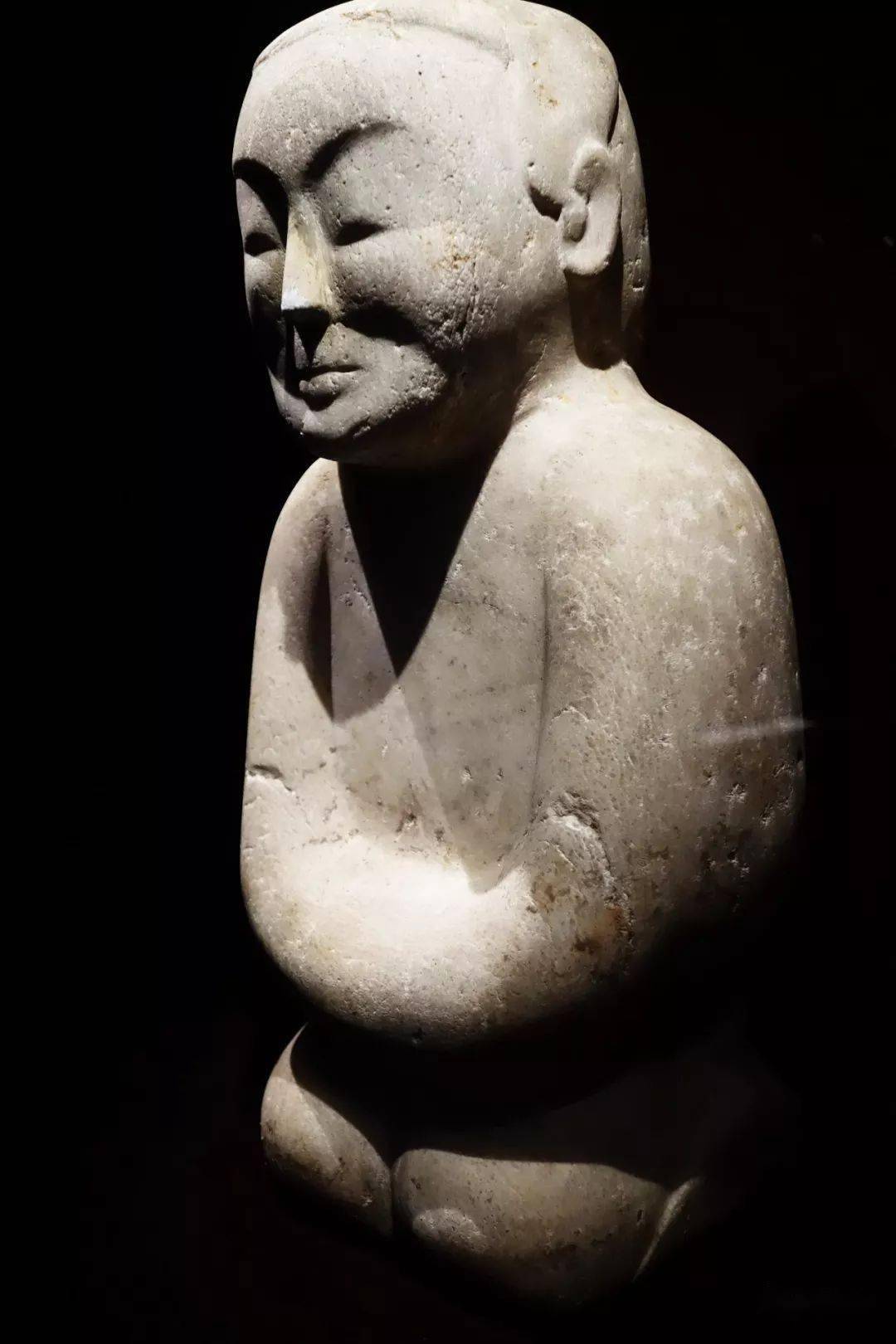 西汉刘胜墓五件汉白玉石俑悦目赏心分享河北博物院曲阳石雕系列之一