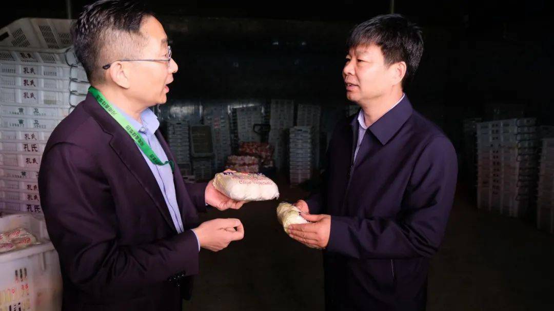 邵奉公还查看了沿路农村人居环境整治情况,要求各乡