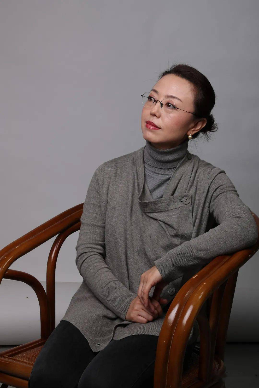 苏雪梅,中国书法家协会会员,长城书画院副秘书长,寸耕社社员,上元雅集