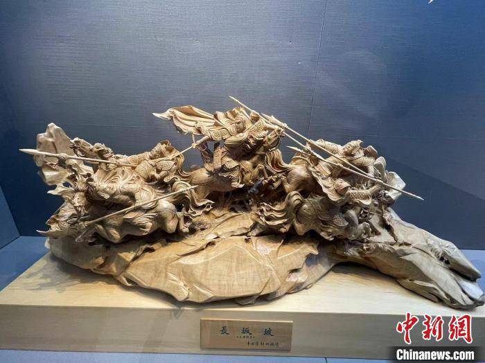 传播|浙江“守艺人”复刻四大名著“名场面” 用木雕传播文化