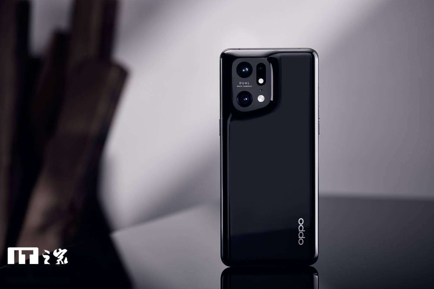 Find|【IT之家开箱】OPPO Find X5 Pro天玑版图赏：细腻触感、温润如玉