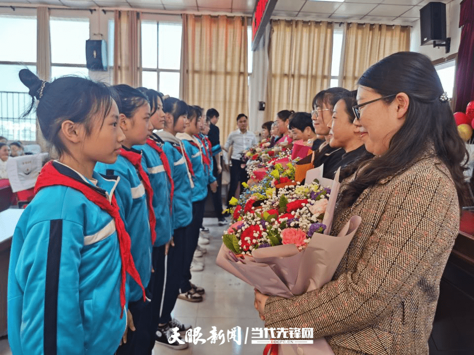 巾幗心向黨奮鬥新徵程金沙縣沙土鎮開展三八婦女節團建活動