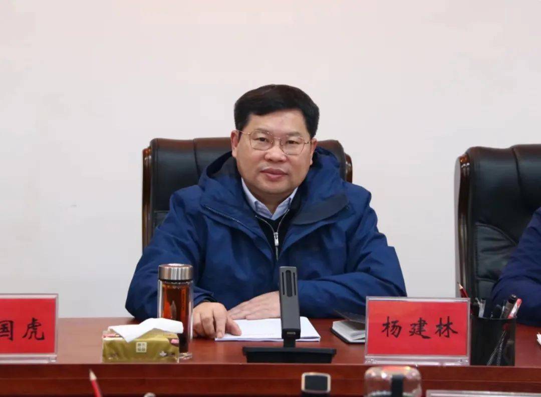 在听取了大家的意见和建议后,杨建林充分肯定了广丰区人大常委会对