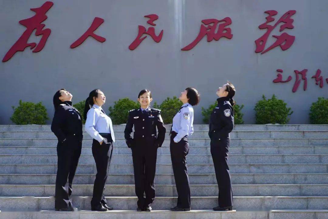 妆饰三八节特刊 | 铿锵玫瑰别样“警色”——西雙版納交警的“女神节”！