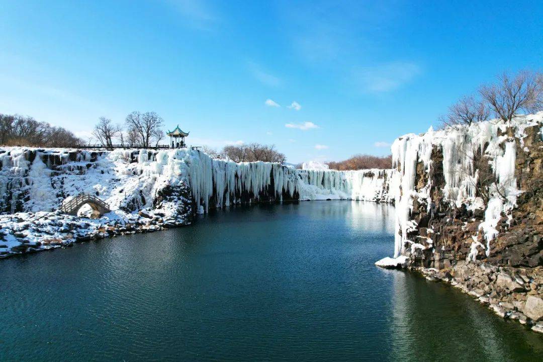 同样在牡丹江境内,大海林林业局辖区的雪乡,冬季的雪景恐怕是国内任何