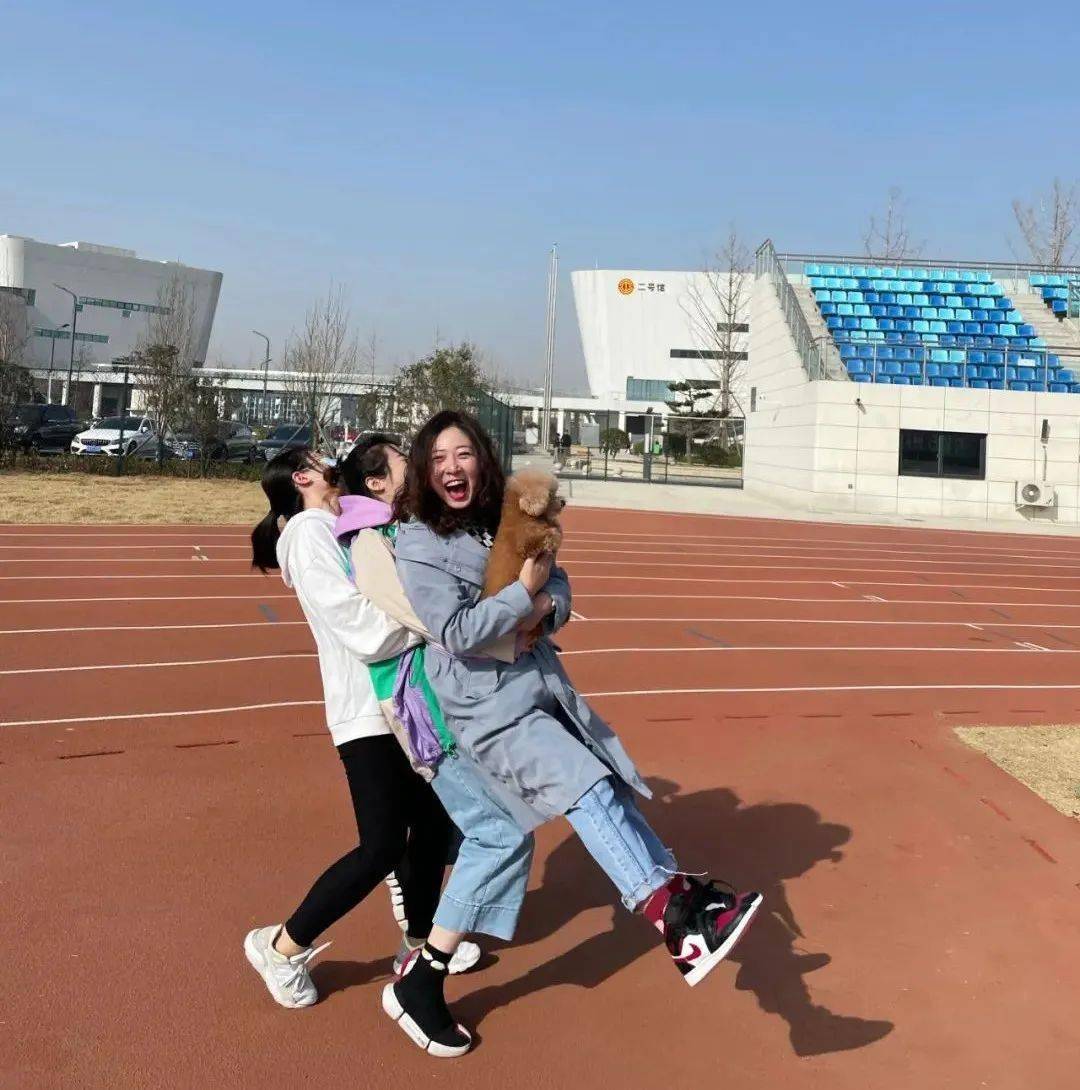 展巾帼英姿 塑健康体魄 兴港投资集团开展"三八"妇女节主题活动_义诊