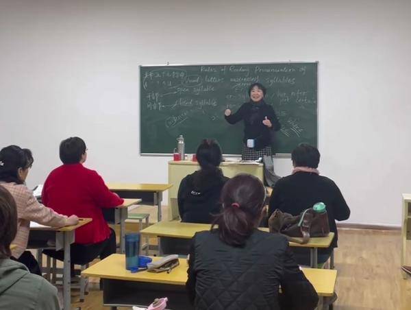 在郑州45岁就能到老年大学学习，被指门槛过低-家庭网