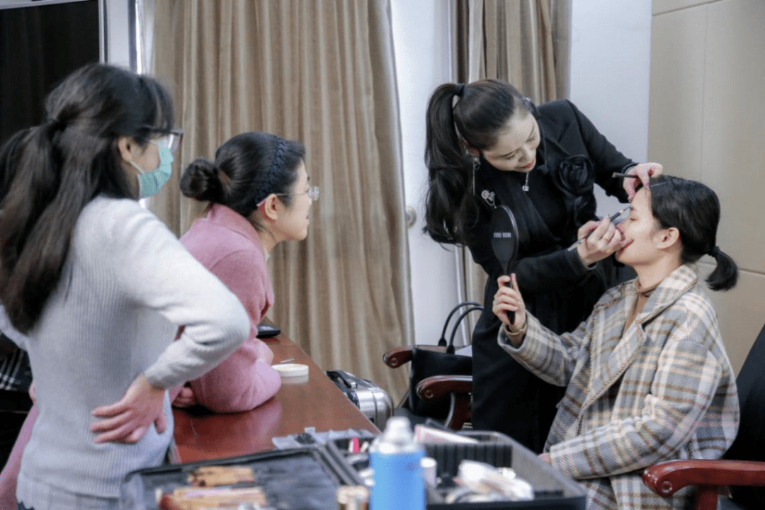 活动宁德市妇联举办“做新时代魅力女性，绽放半边天别样风采”形象管理知识讲座