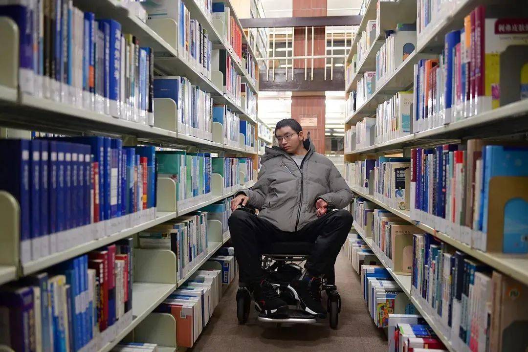 轮椅上的清华博士_朱晓鹏_生活_身体