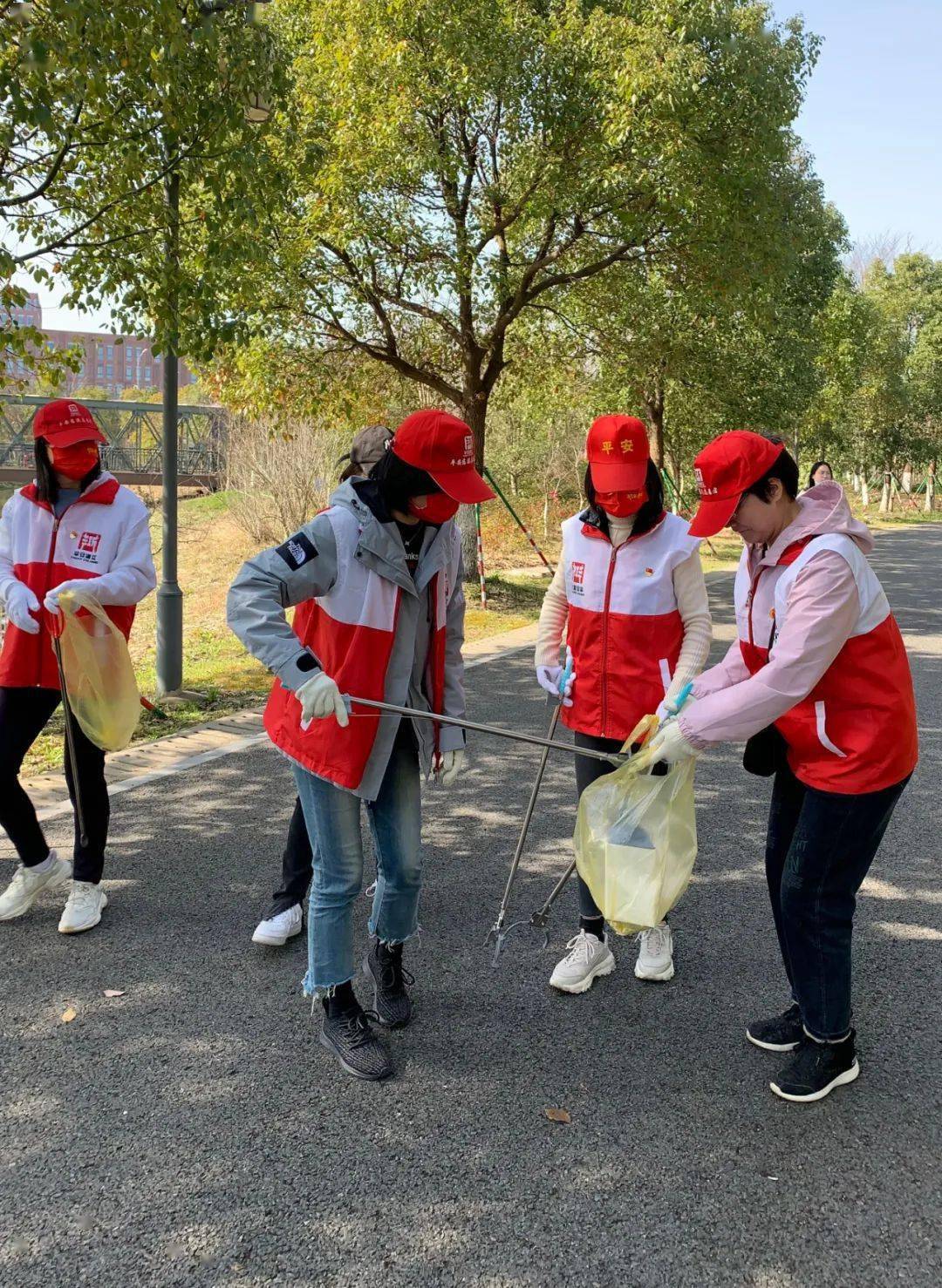 慈溪电大党支部开展低碳健步走绿色环保行志愿活动