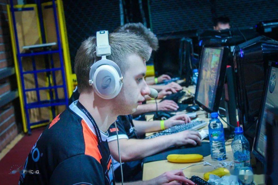 秃瑟考古csgo首届出印花胶囊的赛事卡托维兹2014