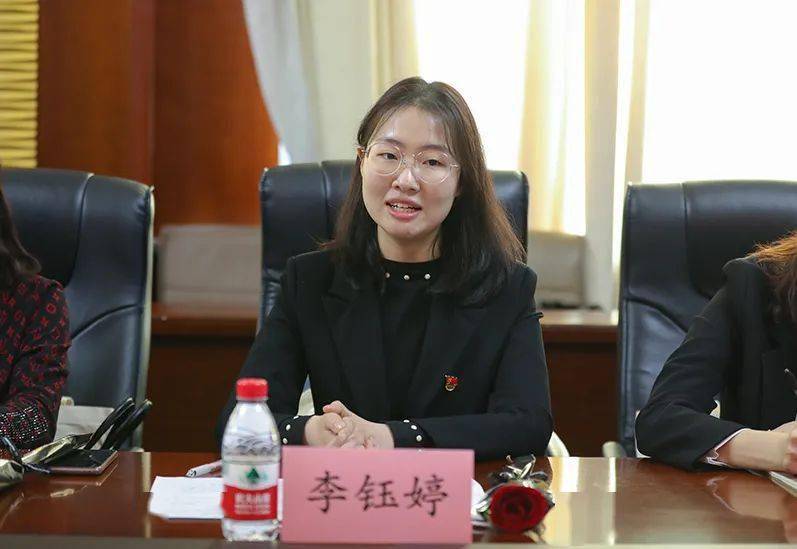 图 西语学院辅导员李钰婷图 产业处饮食服务中心员工代表张文玲图 东