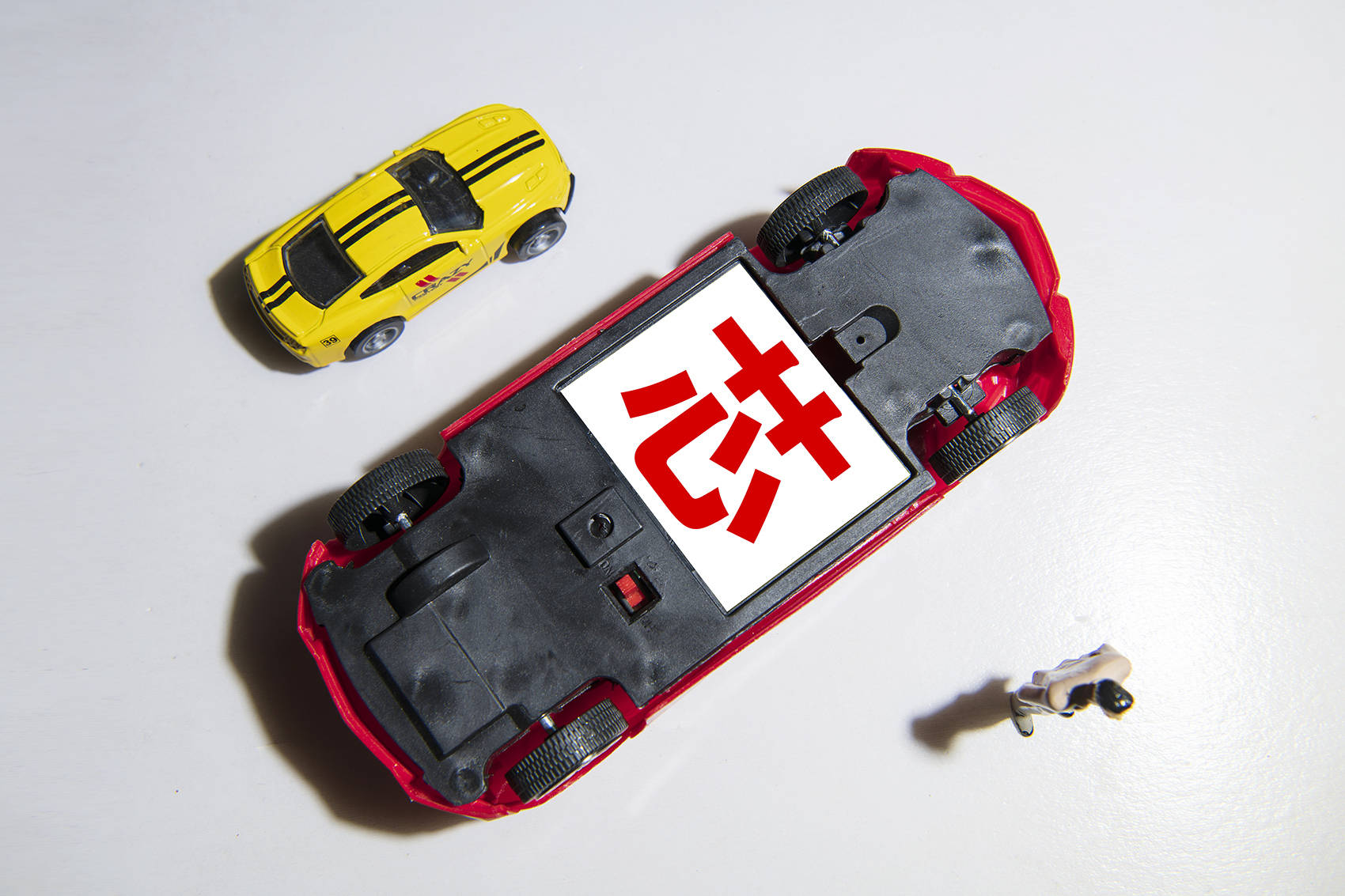 芯片价格暴涨超百倍 新能源车企掀涨价潮 行业 缺芯 何时了 业内人士 国产替代有望5年后实现 公司 汽车 半导体