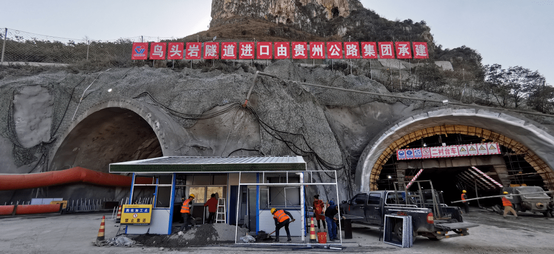 来自纳晴高速公路建设现场的报道纳晴高速战犹酣