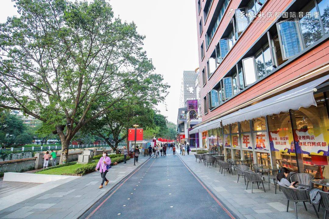 更新工作进行了点赞,其中提到,"成都猛追湾是一个成功的城市更新案例