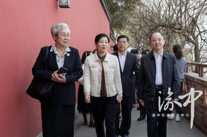 渝中举行纪念三八国际妇女节中外女性交流活动