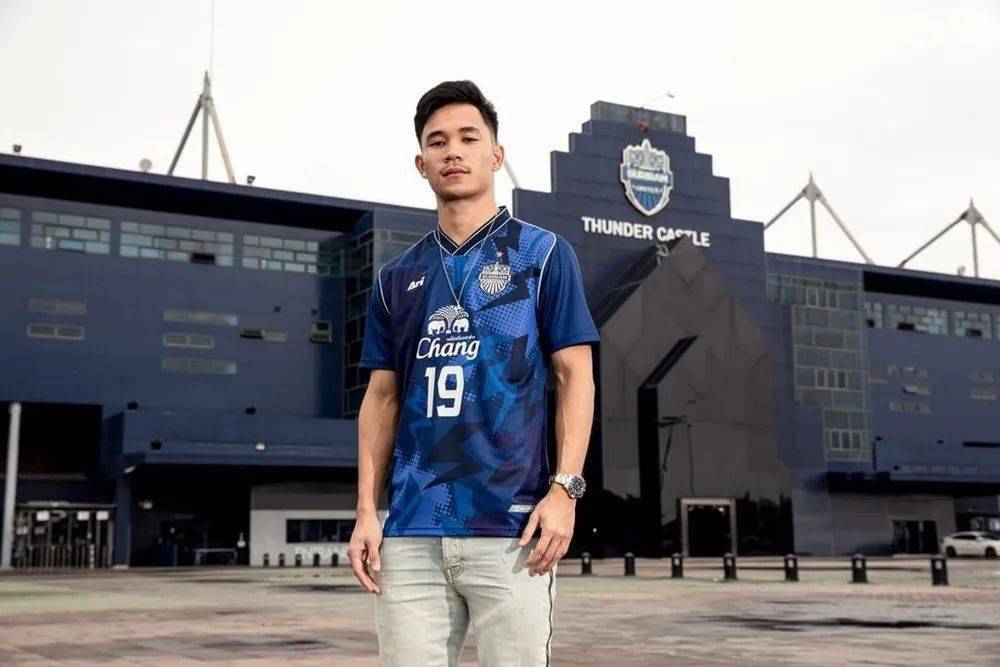 武里南联发布2022赛季亚冠主客场球衣