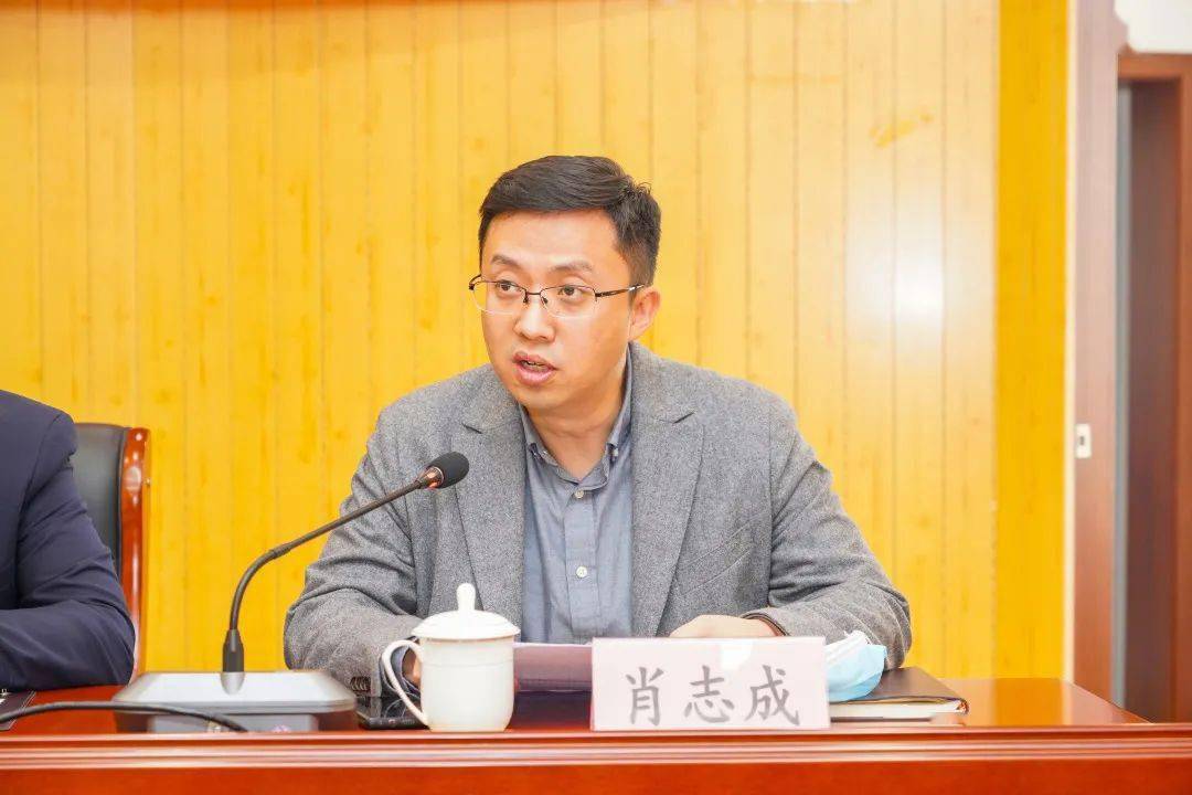 园区副主任肖志成部署进口物品防控工作图文:钱雨琳 卫云波编辑:周雪