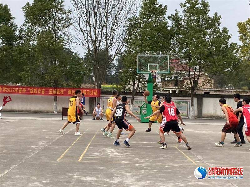 洞口县黄桥镇中学看开展2022年春季绽放青春篮球竞技课后服务展示活动
