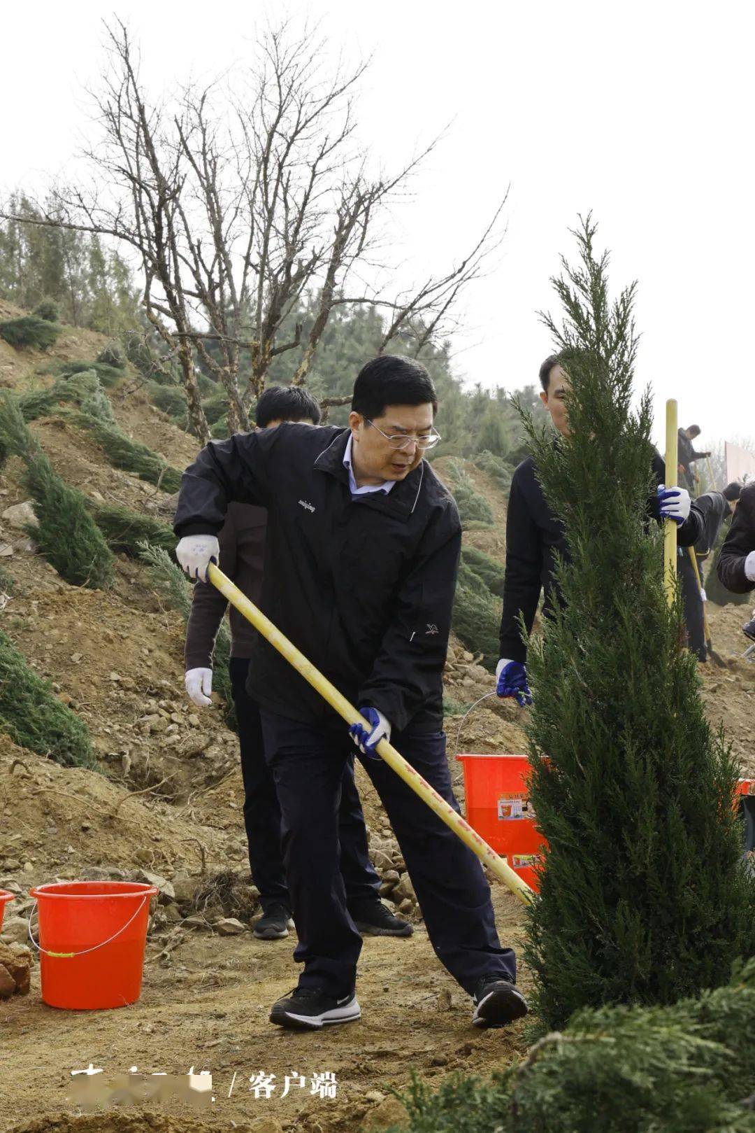 3月12日,枣庄市委书记,市人大常委会主任陈平,市委副书记,市长张宏伟