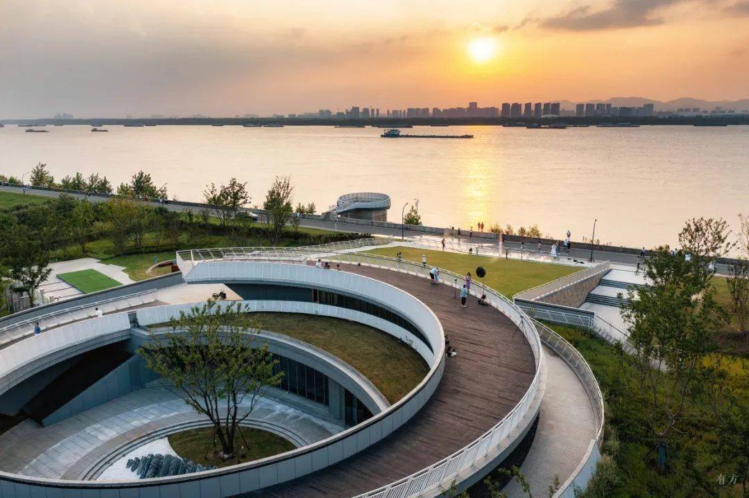 突破实用主义:南京江心洲排涝泵站配套用房