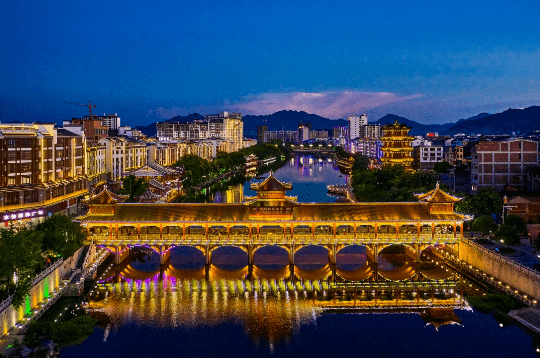 蒙山夜景醉游人_建设_县城_公园