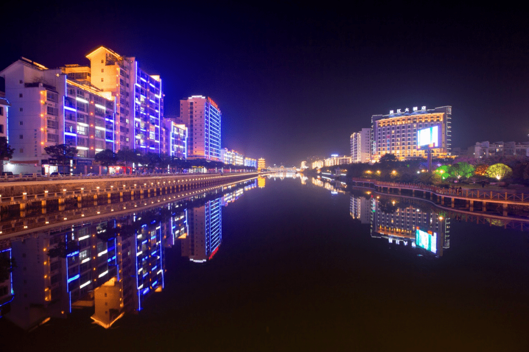 蒙山夜景醉游人_建设_县城_公园