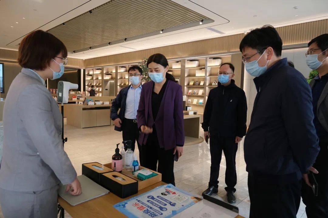 要闻徐燕四不两直督查疫情防控工作