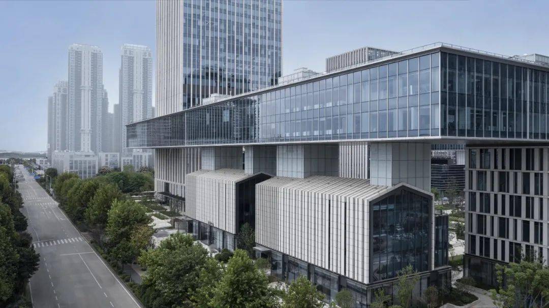 建筑巨构的界定与融合武汉华中中交城
