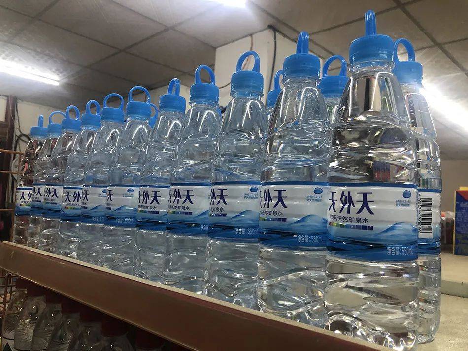 王子谛承认,在他检测过的矿泉水中,石林天外天矿泉水确实是碱性度最高