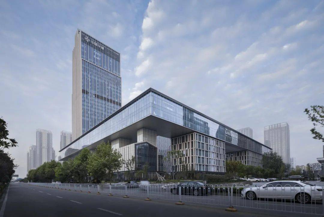 建筑巨构的界定与融合 | 武汉华中·中交城