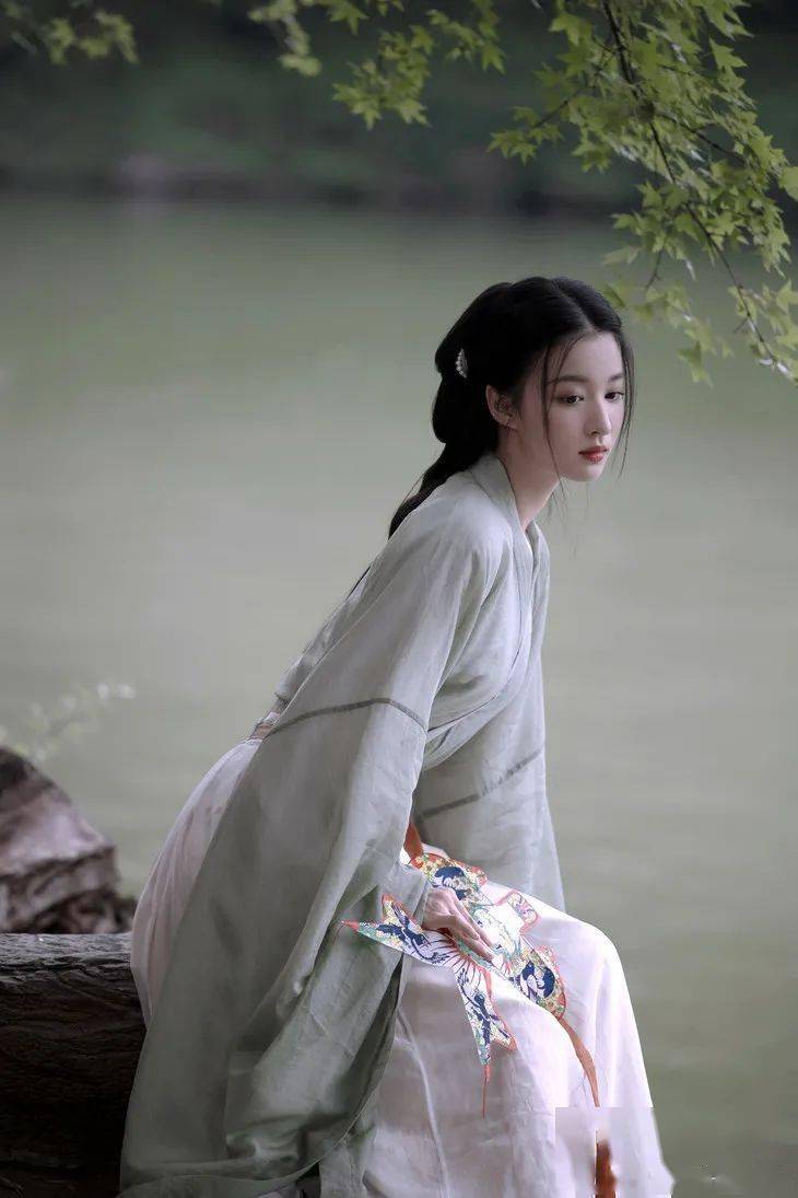 时节|这3个娱乐圈新面孔让85花后继有人了，你觉着呢？