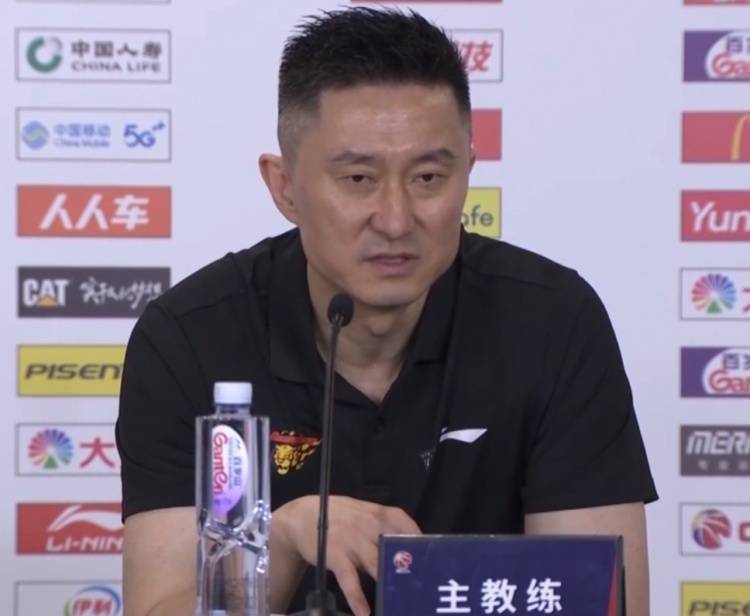 广东|杜锋谈篮板球：不能太依赖阿联 大家要同心协力去抢篮板